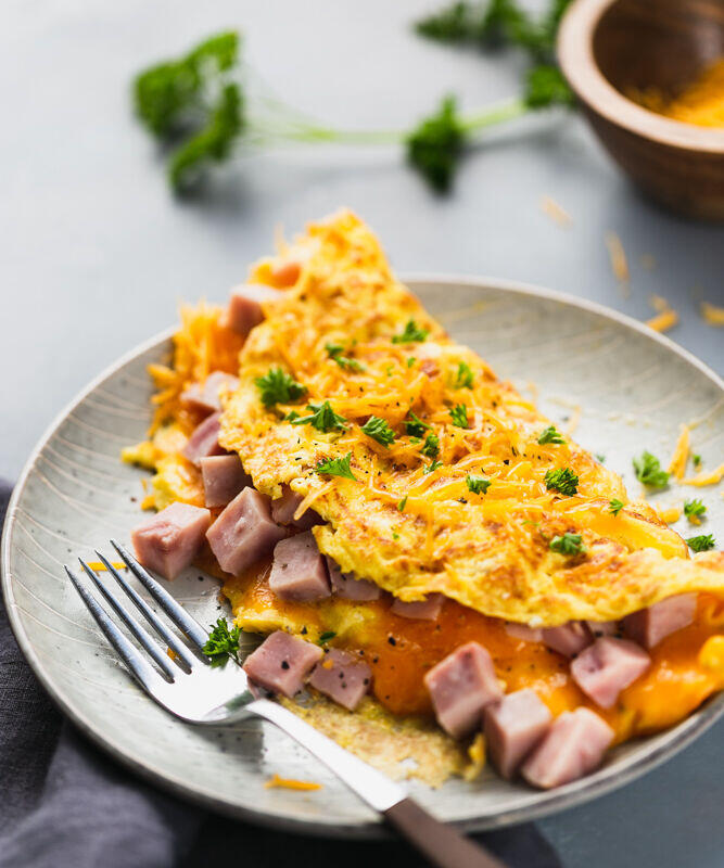 HUEVOS JAMON Y TOSTADA